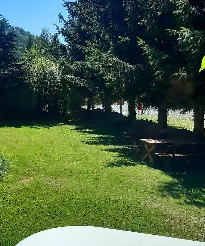 Stanica Pod Zadzierna Letniskowe مكان تخييم لوبافكا